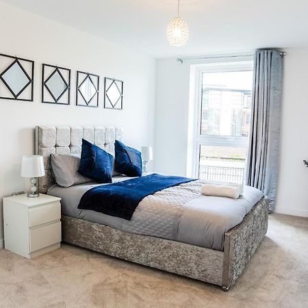 A Luxury 2 Bedroom Apartment With 2 Free Parking Chatham  Exterior foto