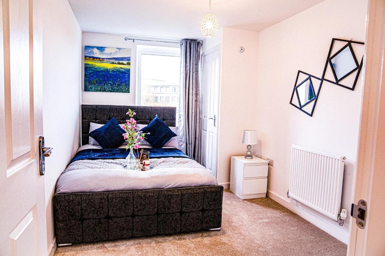 A Luxury 2 Bedroom Apartment With 2 Free Parking Chatham  Exterior foto