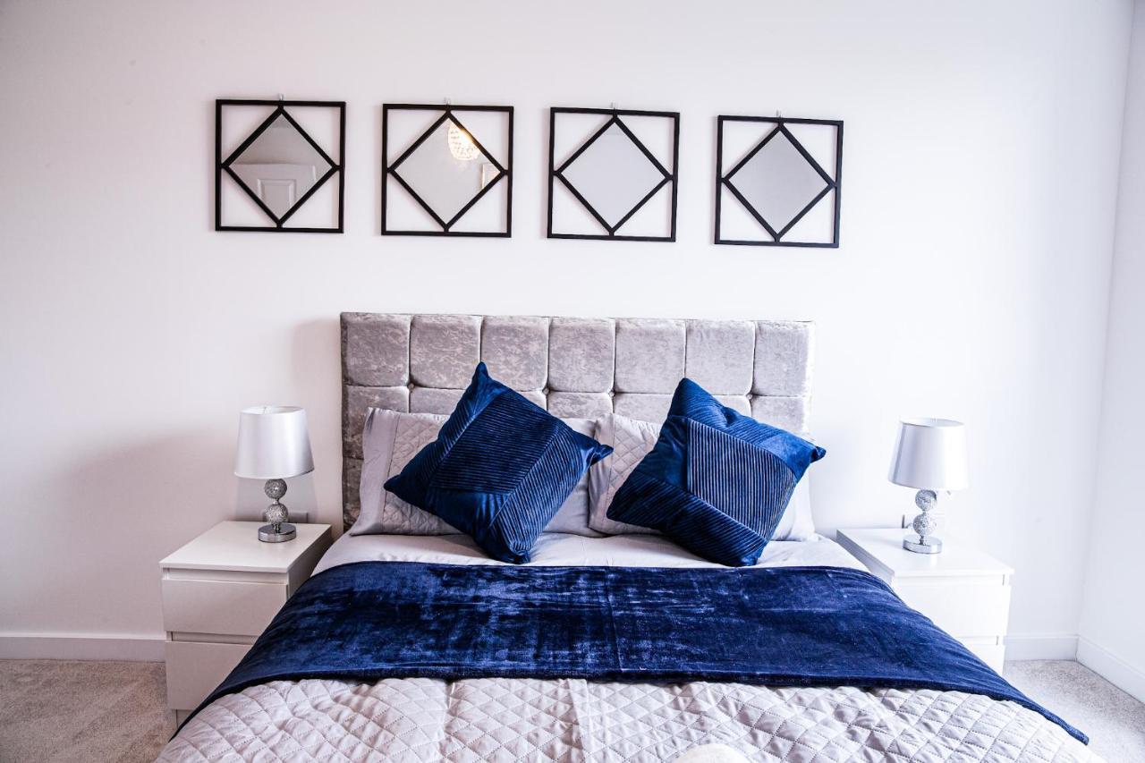 A Luxury 2 Bedroom Apartment With 2 Free Parking Chatham  Exterior foto