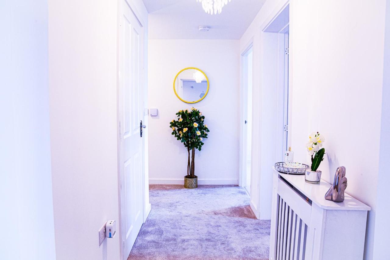 A Luxury 2 Bedroom Apartment With 2 Free Parking Chatham  Exterior foto